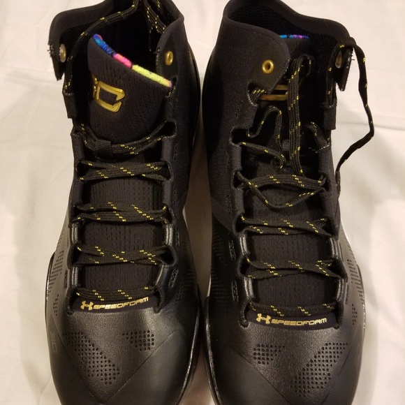 black and gold stephen curry shoes